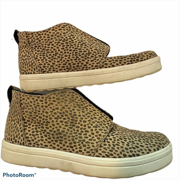 Universal Threads Lilian Leopard print sneakers - Picture 4 of 10